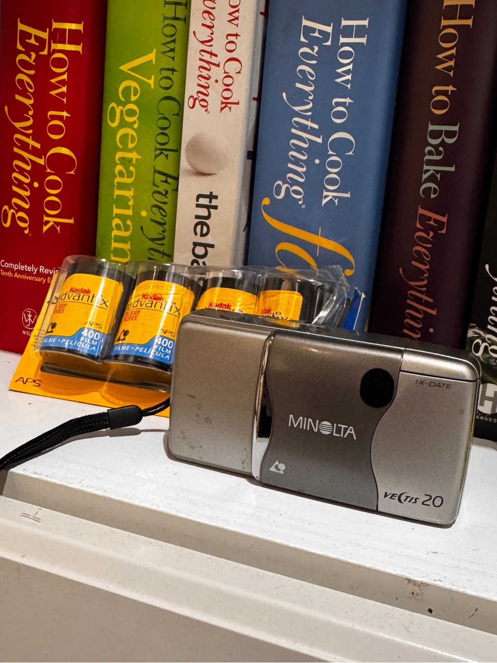 Minolta Vectis 20 Point-and-Shoot Camera + APS Film